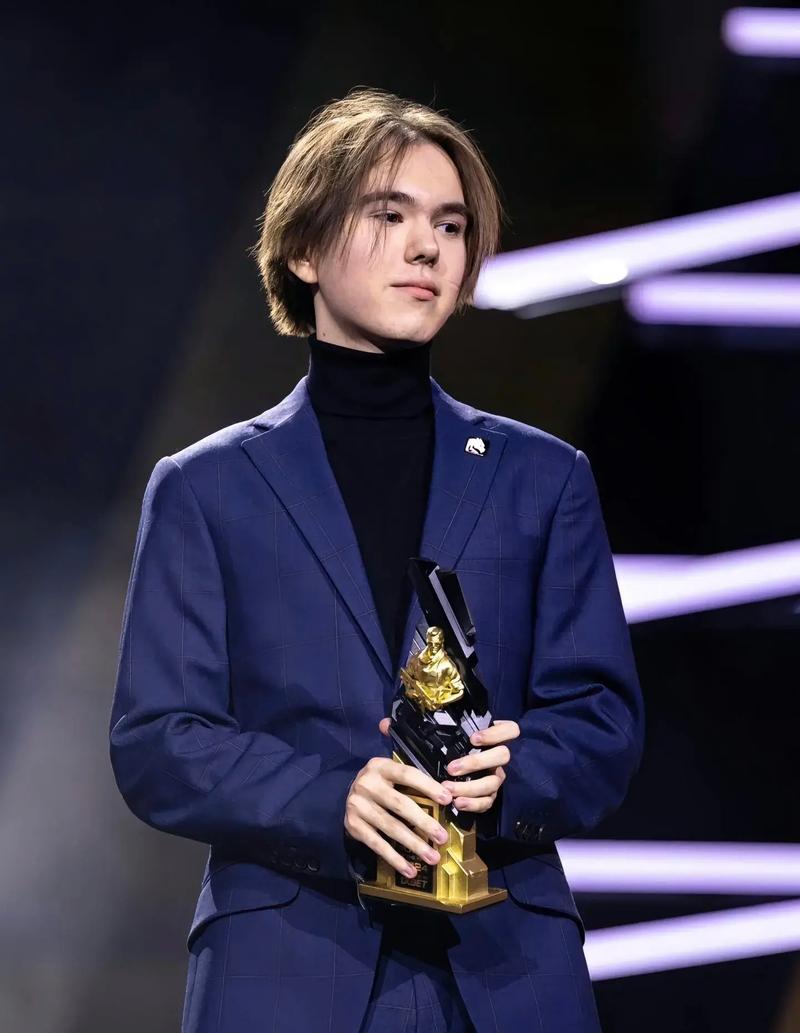 AdreN锐评：s1mple回归、NiKo加入Falcons和m0NESY建议